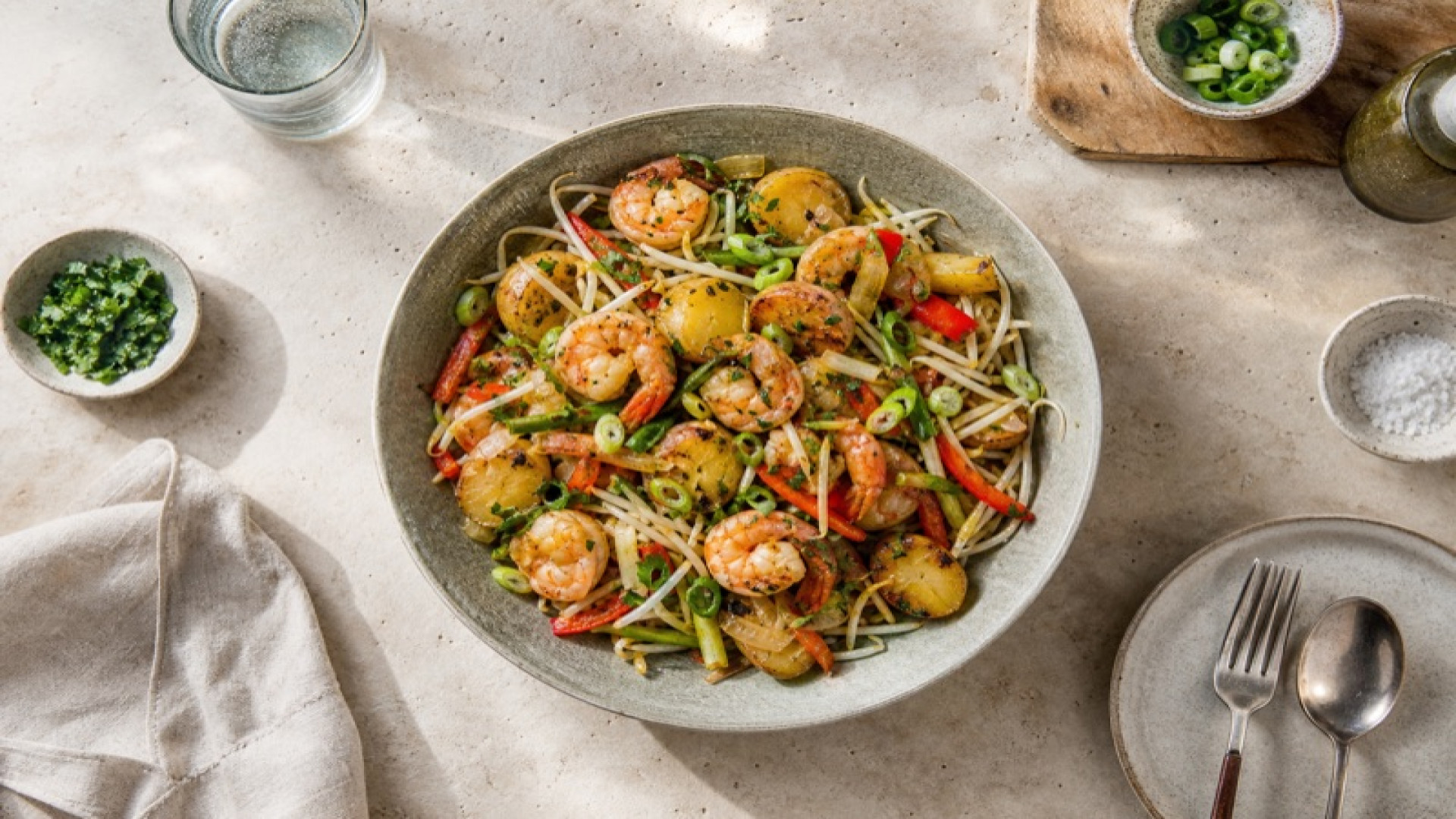 Asiatische Garnelen-Kartoffelpfanne mit Mungobohnensprossen