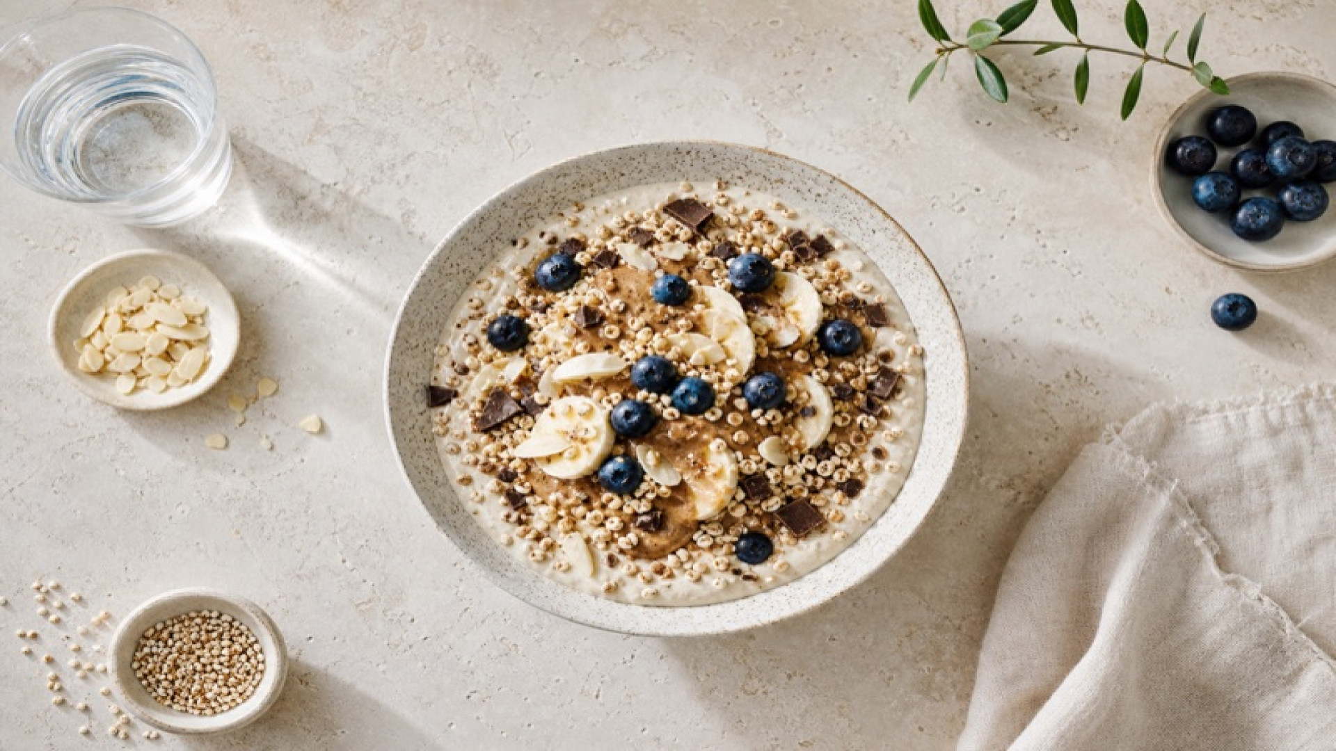 Cremige Mymuesli-Protein-Bowl mit gepufftem Buchweizen