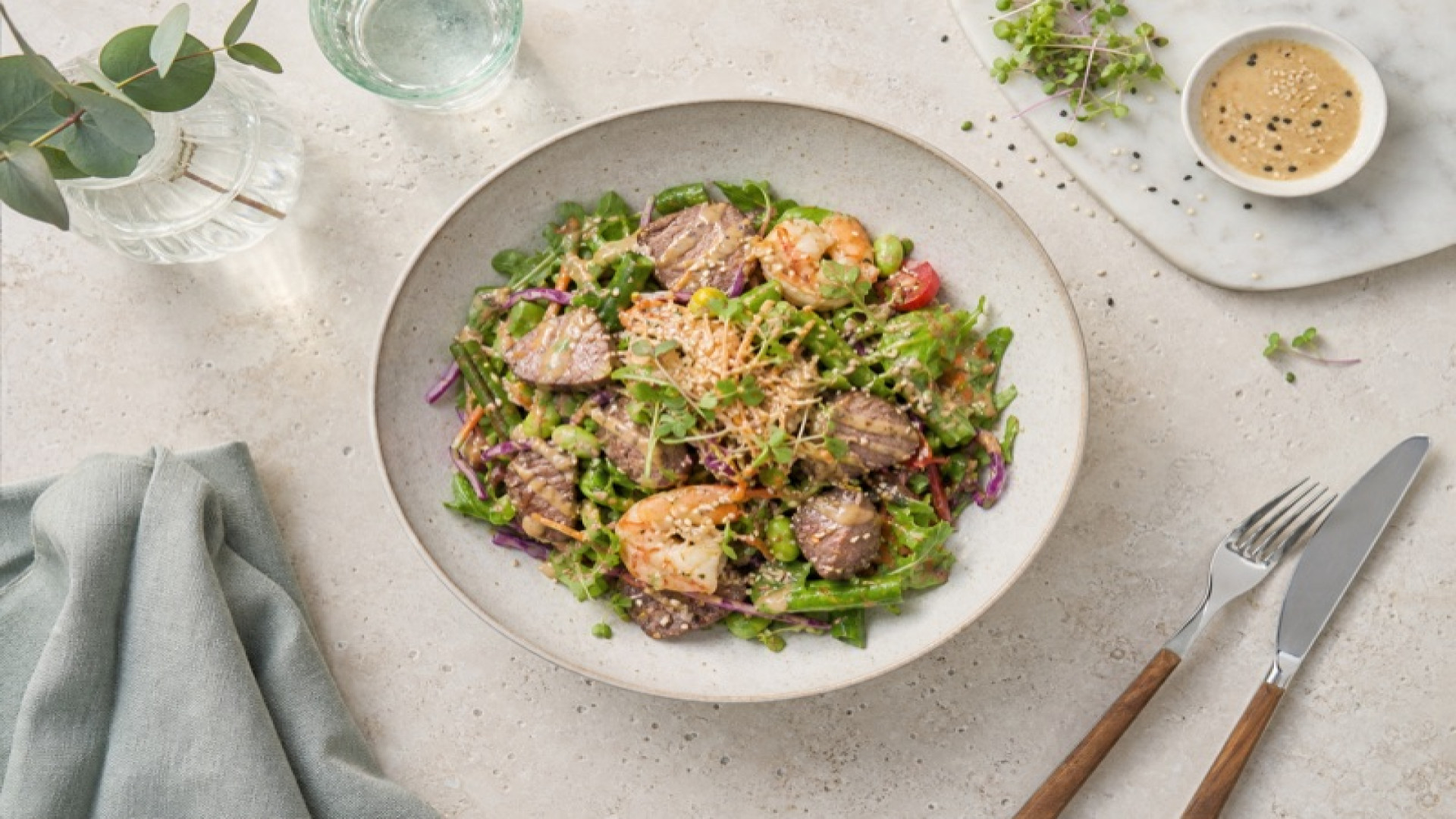 Dean & David - Surf & Turf Small mit Ingwer Sesam Dressing