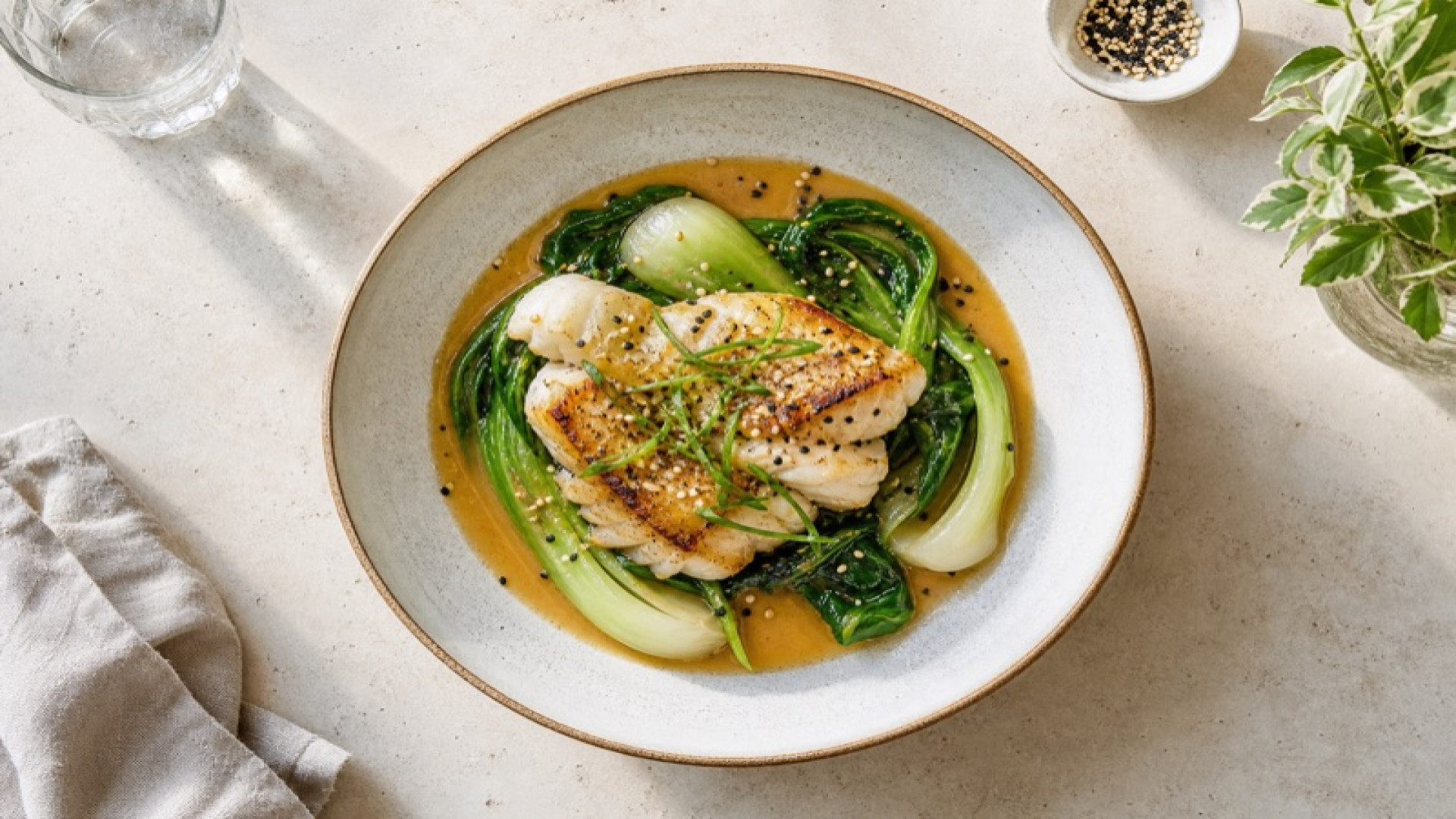 Gebratener Seeteufel mit Pak Choi und Miso-Sauce