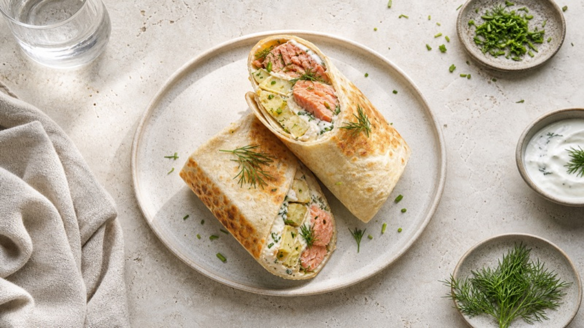 Gebratener Wildlachs-Kartoffel-Wrap mit Frischkäse