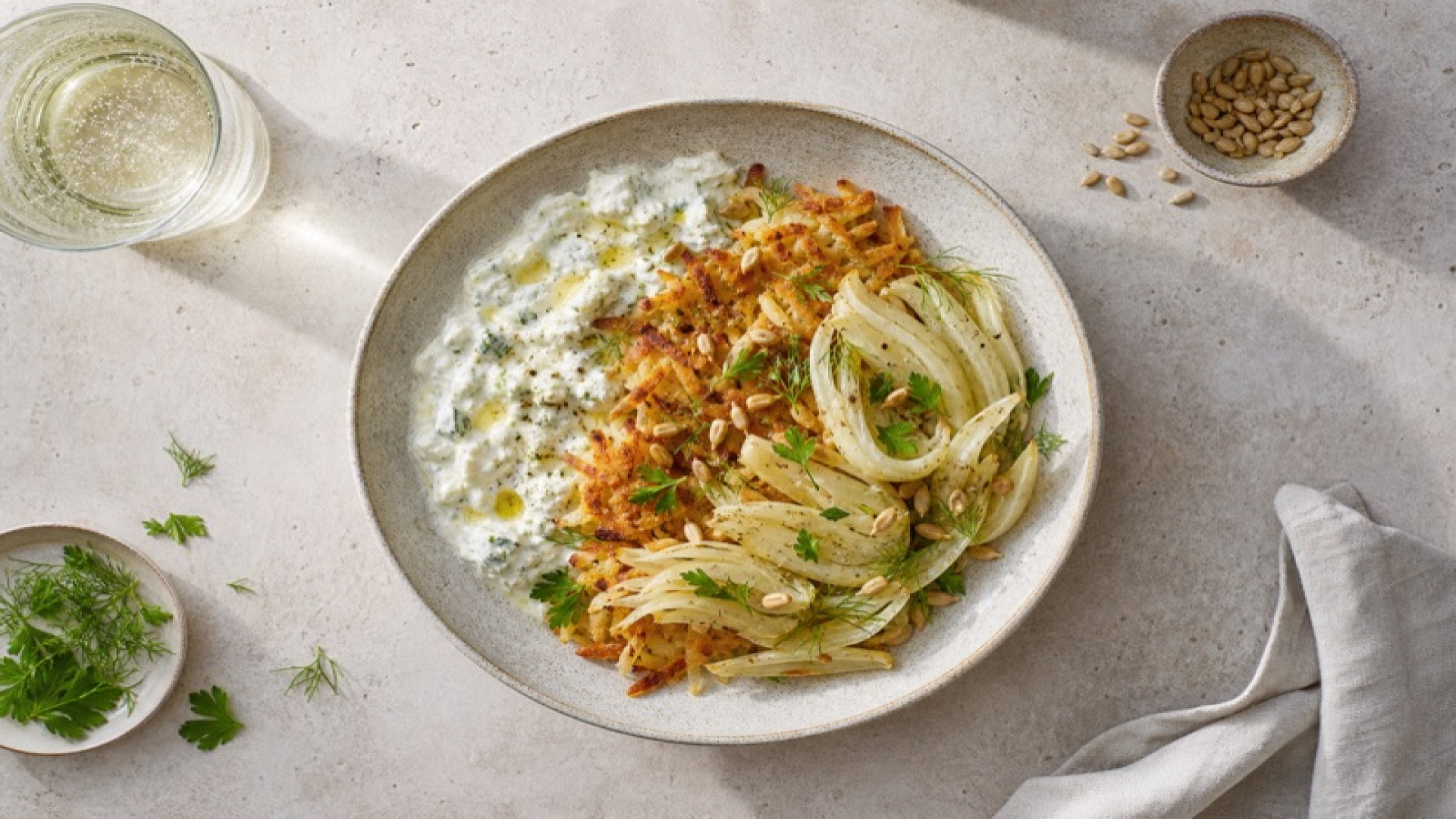 Knusprige Rösti-Bowl mit gedünstetem Fenchel und Gorgonzola-Quark