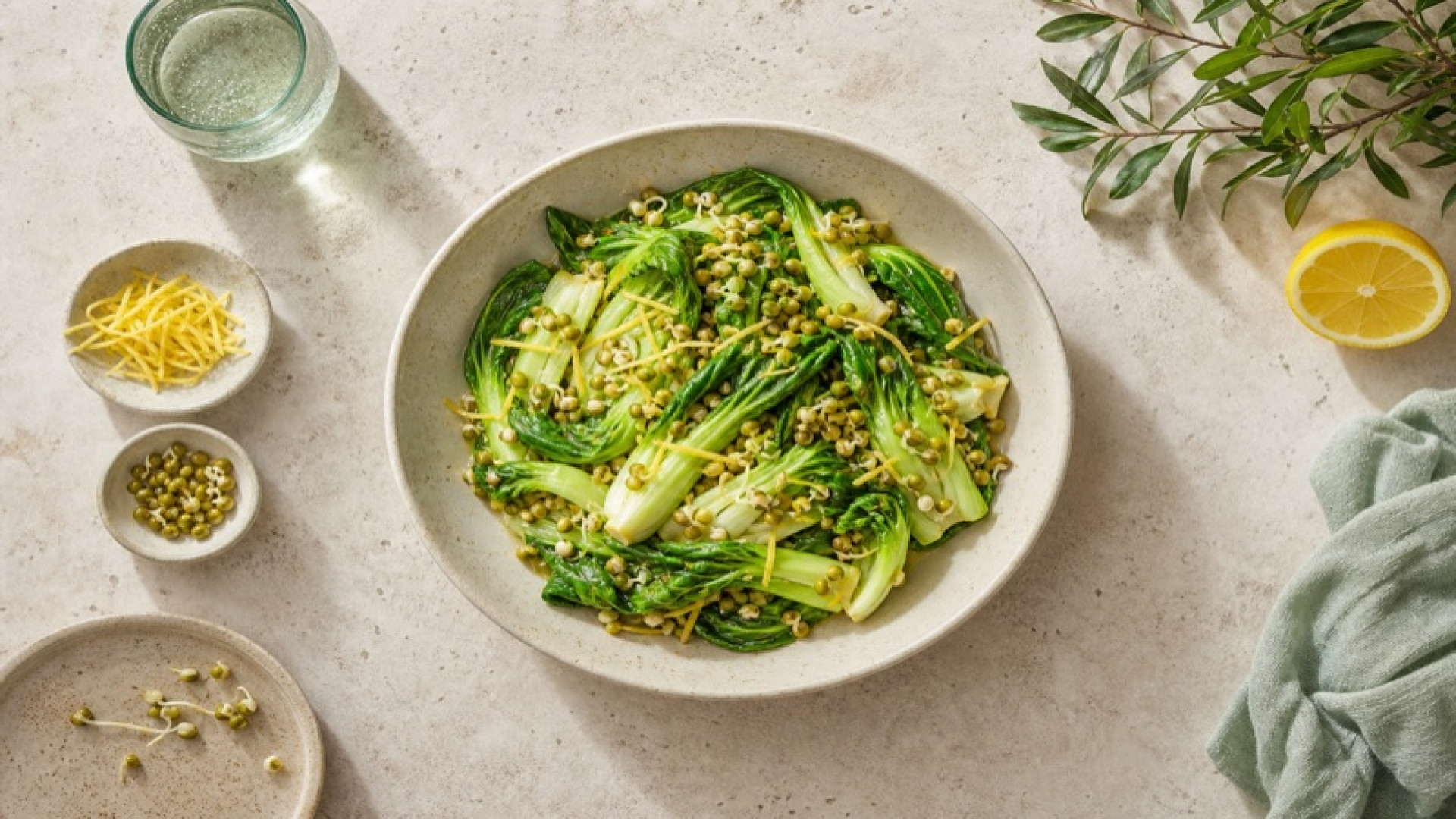 Pak-Choi-Salat mit Mungobohnen und Ingwer-Zitronen-Dressing
