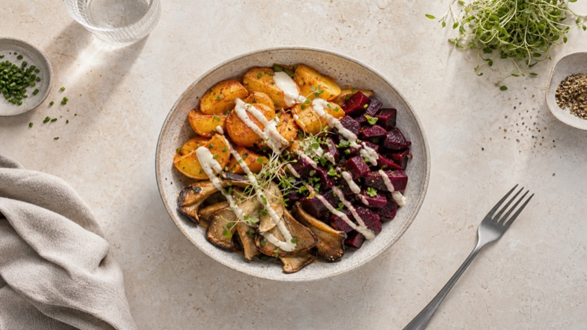Paprika-Kartoffel-Bowl mit Austernpilzen und Rote-Bete