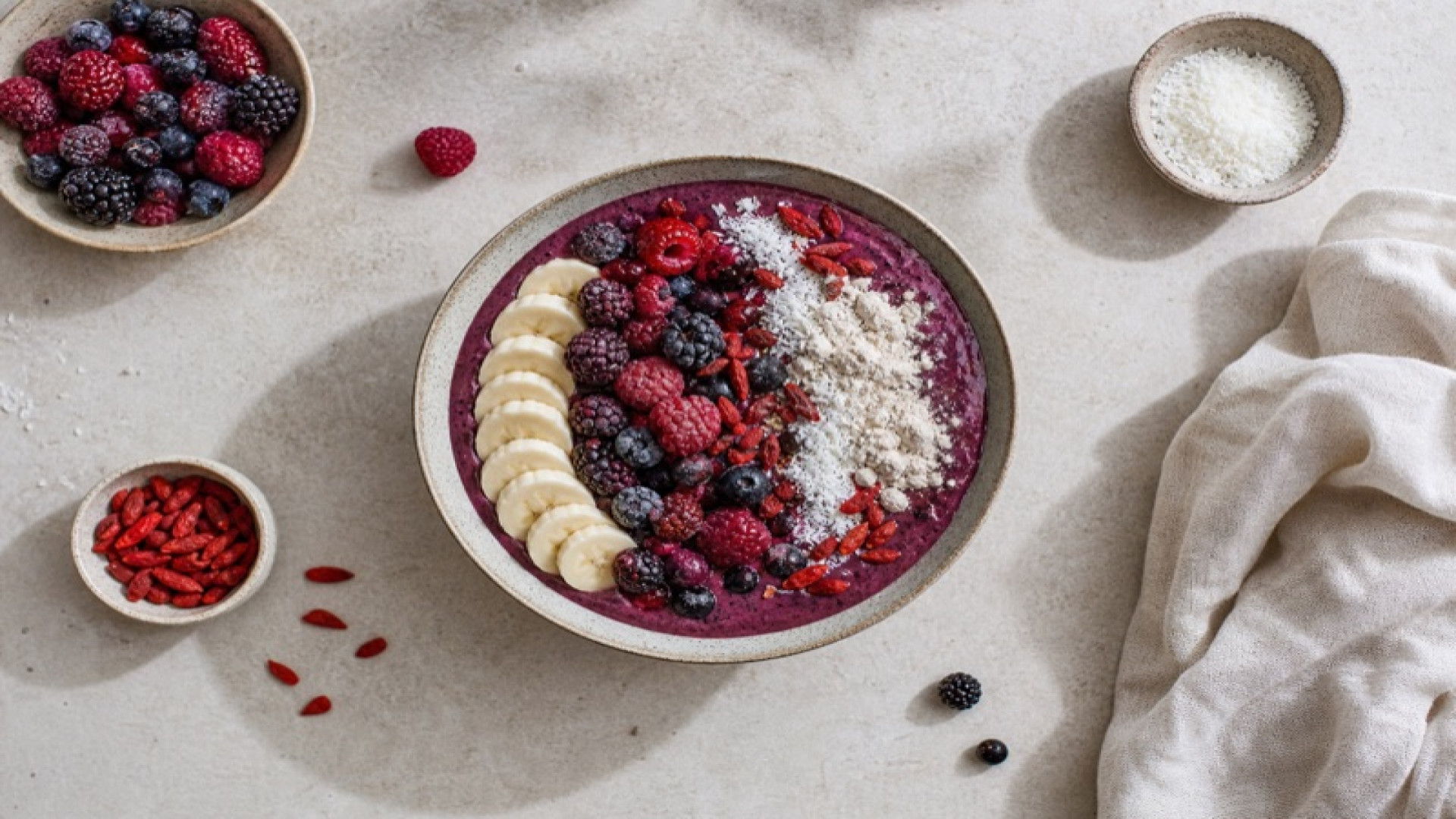 Power Bowl mit Beeren und Protein