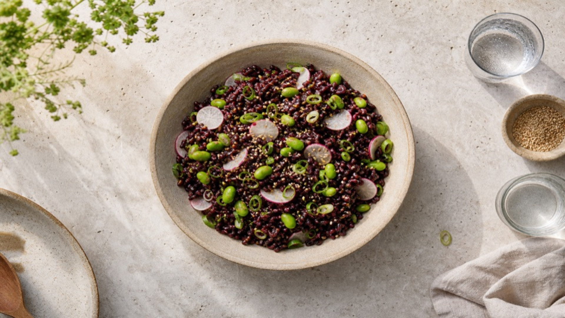 Schwarzer Reis mit Edamame und Ingwer-Miso