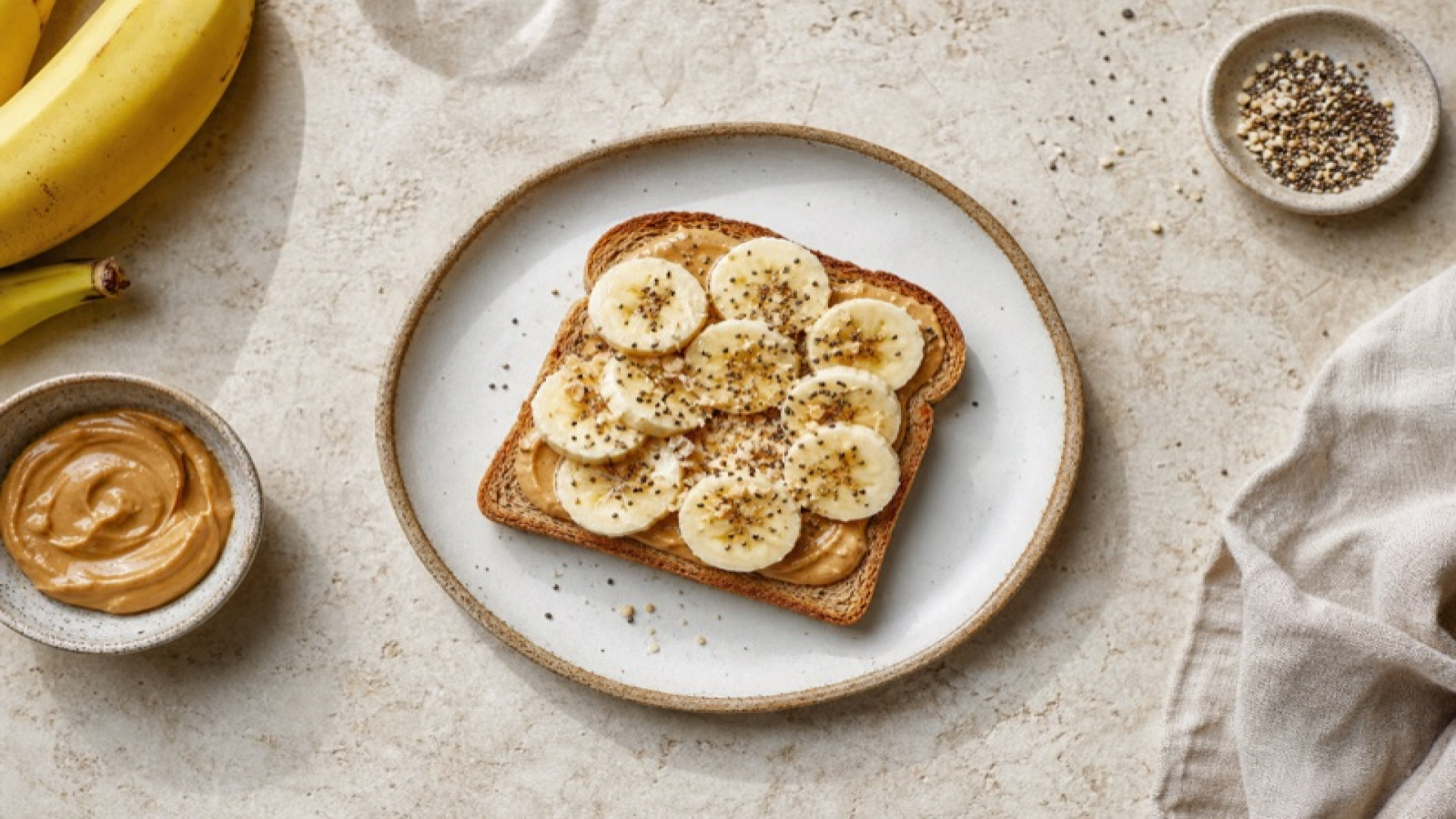 Vollkorntoast mit Peanutbutter und Banane