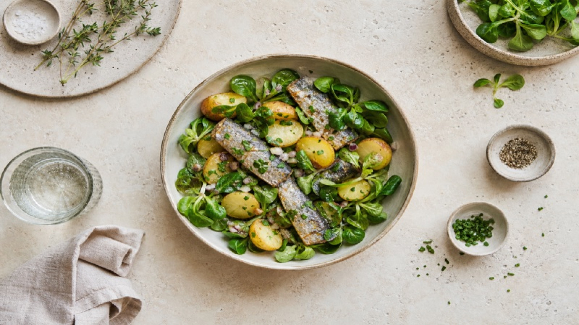 Warmer Kartoffel-Sardinen-Salat mit Feldsalat