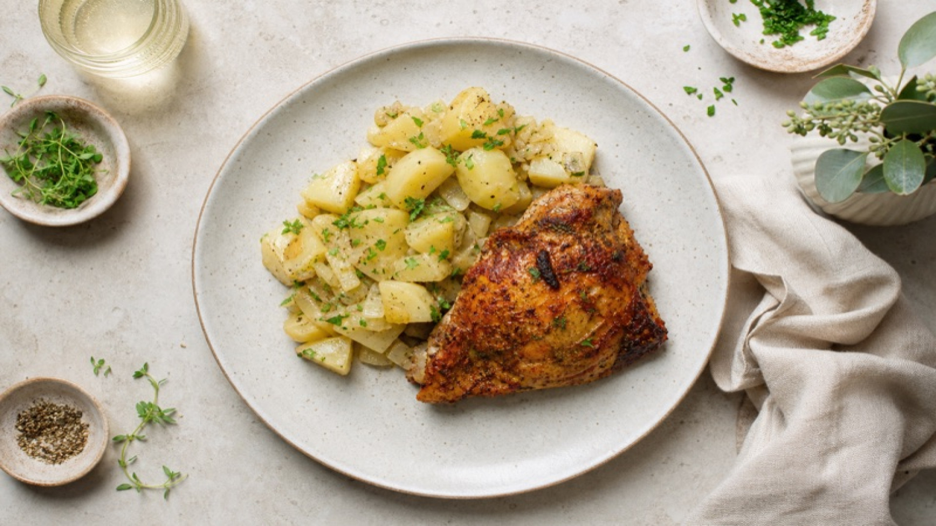 Würzige Hähnchen-Oberschenkel mit geschmorten Kohlrabi-Kartoffeln