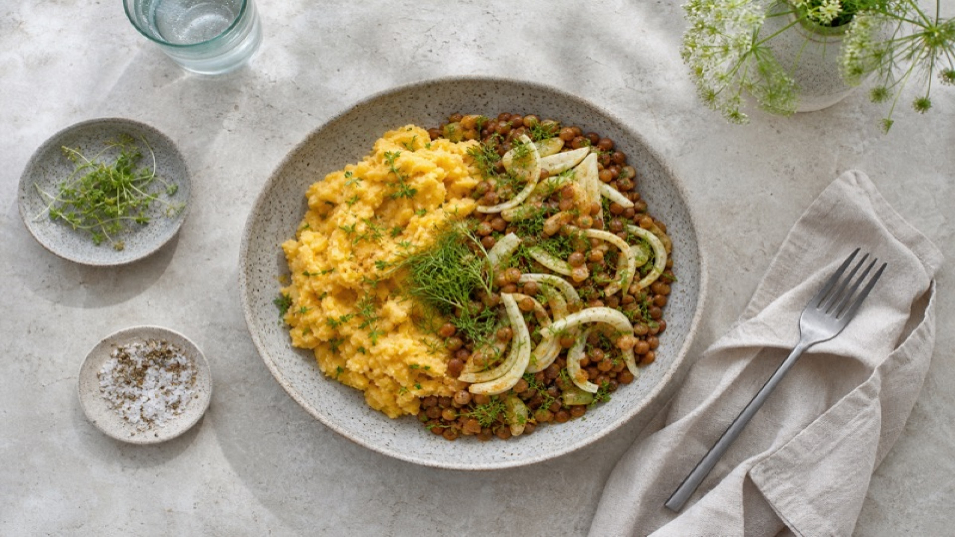 Würziger Linsen-Kartoffelstampf mit Fenchel-Bowl