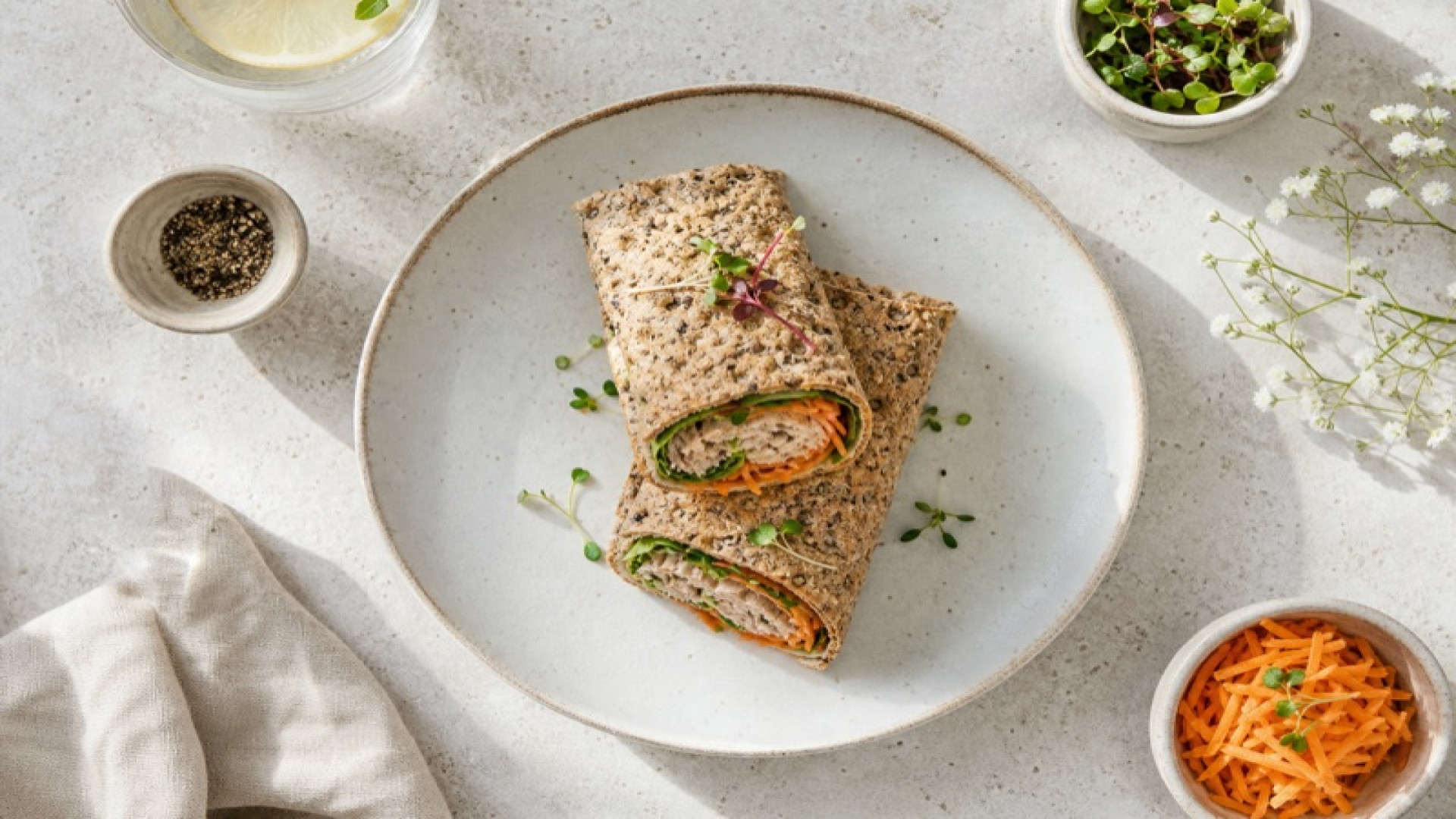 Würziger Thunfisch-Karotten-Wrap im Vollkornknäckebrot